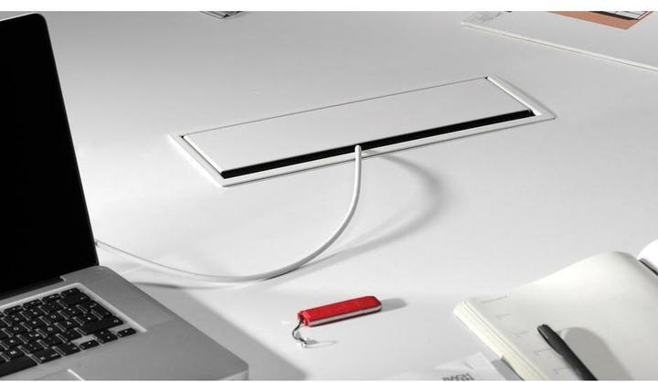 Actual product image Bachmann CONI power strip, 2xT13, 1xCustom (2x, Type 13)