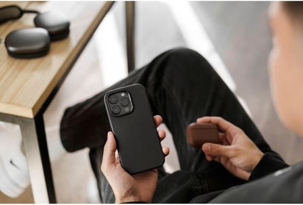 Actual product image Woodcessories Bio Leather Case (Apple iPhone 15 Pro Max)