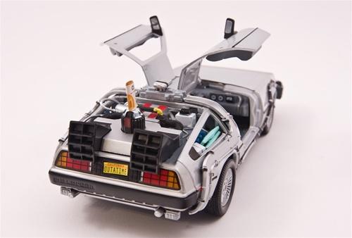 Actual product image Welly DeLorean Back to the Future II