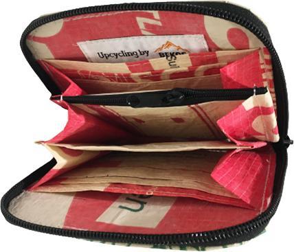 Produktbild Bekos Upcycling - praktische Geldbörse mit Reissverschluss aus recycelten Zementsäcke Naga