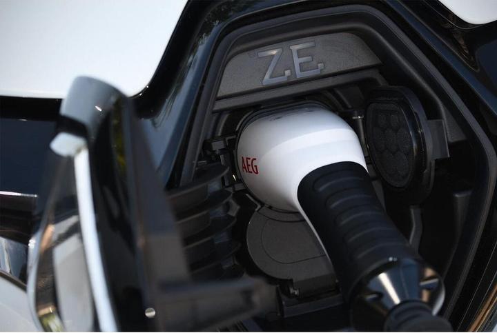 Actual product image AEG Batterieladegerät 16 A (16 A)