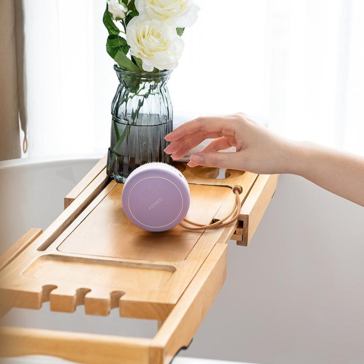 Actual product image Foreo LUNAâ¢ 4 body cleanser and massager for all skin types