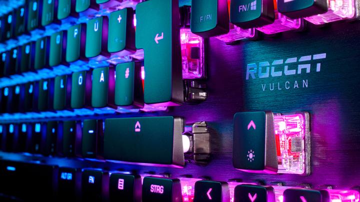 Actual product image Roccat Vulcan TKL AIMO Linear Switch (US, Cable)