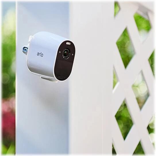 Image du produit Arlo Essential Spotlight, pack de 3 caméras, blanc (1920 x 1080 Pixels)