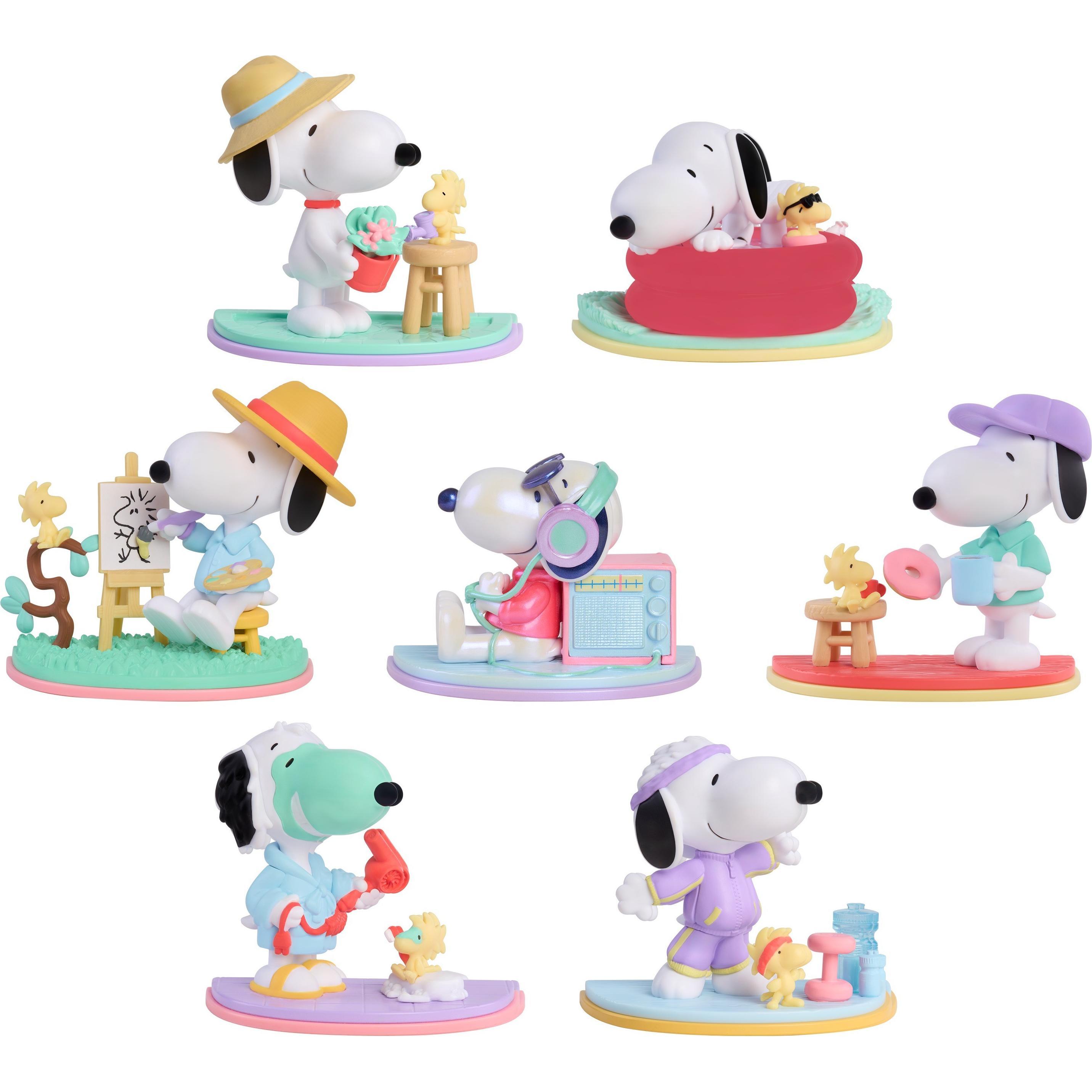 Just Play Peanuts Snoopy assorted surprise stage figure