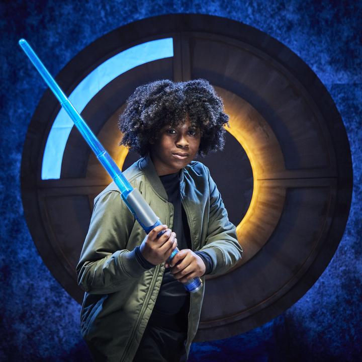 Actual product image Star Wars Lightsaber Forge Kyber Core Cal Kestis, blaues individualisierbares elektronisches Lichtsc