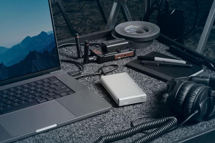 Actual product image OWC Express 1M2 80G USB4 NVMe SSD Case (M.2 2280, M.2 2242)