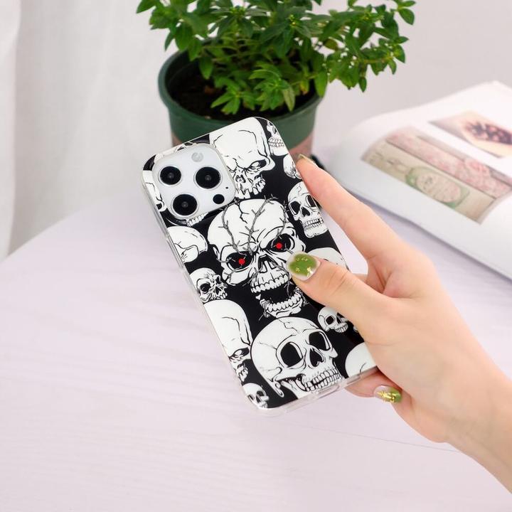 Actual product image Cover-Discount iPhone 15 Pro - Glow in the Dark Silicone Skull Case (Apple iPhone 15 Pro)