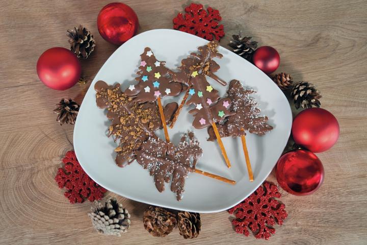 Produktbild Unold Chocolatier Weihnachtsedition 48967 (braun/silber, 25 Watt, 12 weihnachtliche Förmchen) (Schokoladenfondue)