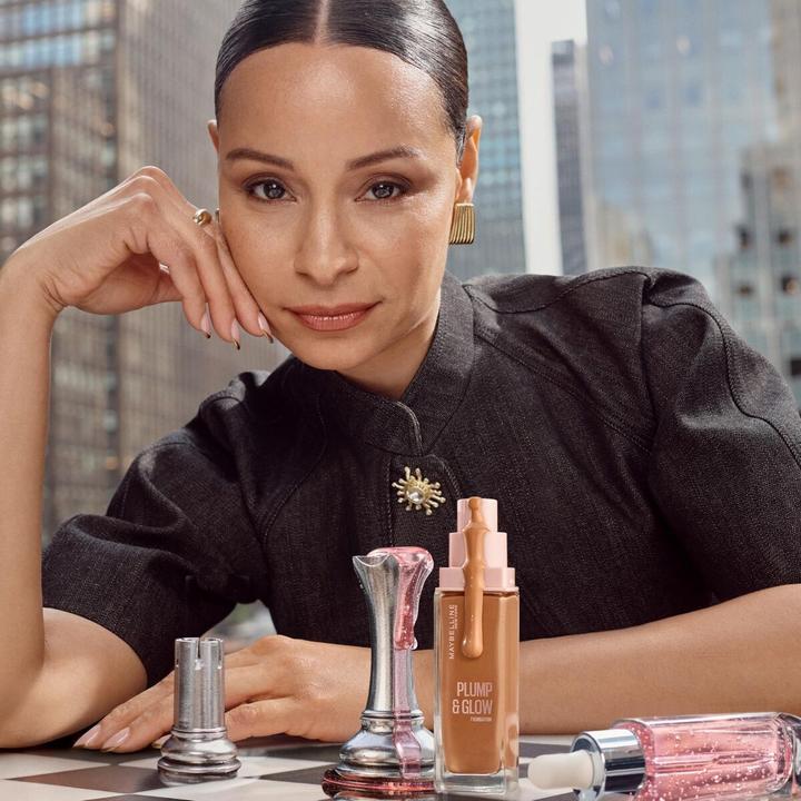 Actual product image Maybelline New York Lifter Plump & Glow Foundation All Day Wear (110)