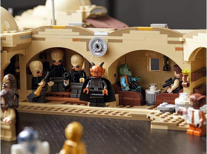 Actual product image LEGO Mos Eisley Cantina (75290, LEGO Rare Sets, LEGO Star Wars)