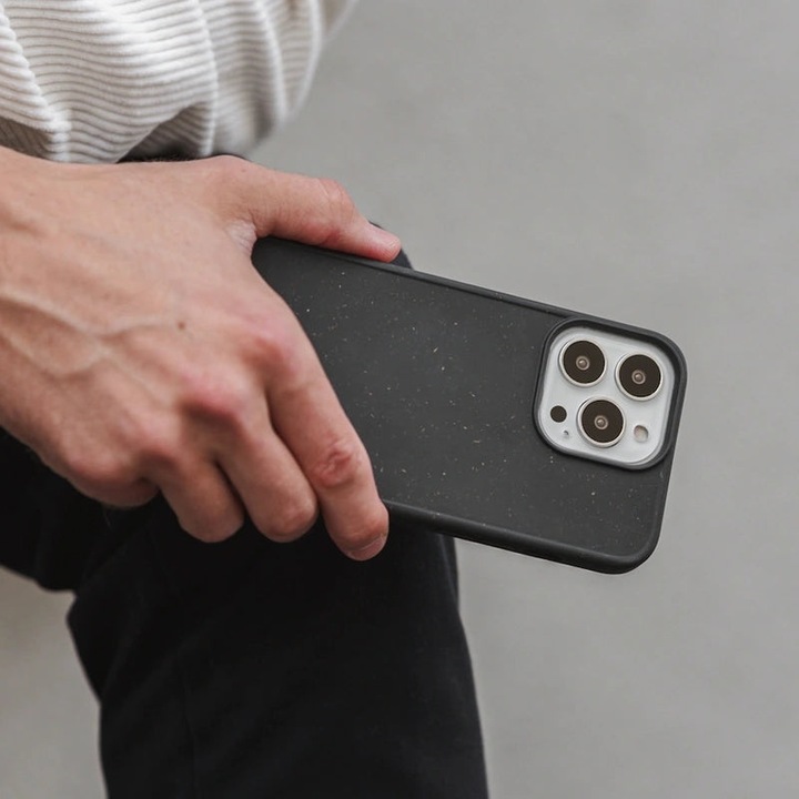 Actual product image Woodcessories BioCase (Apple iPhone 14 Pro)