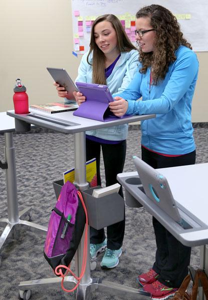 Produktbild Ergotron LearnFit mobiler Steh-Sitz Tisch mit 40.6cm Höhenverstellung