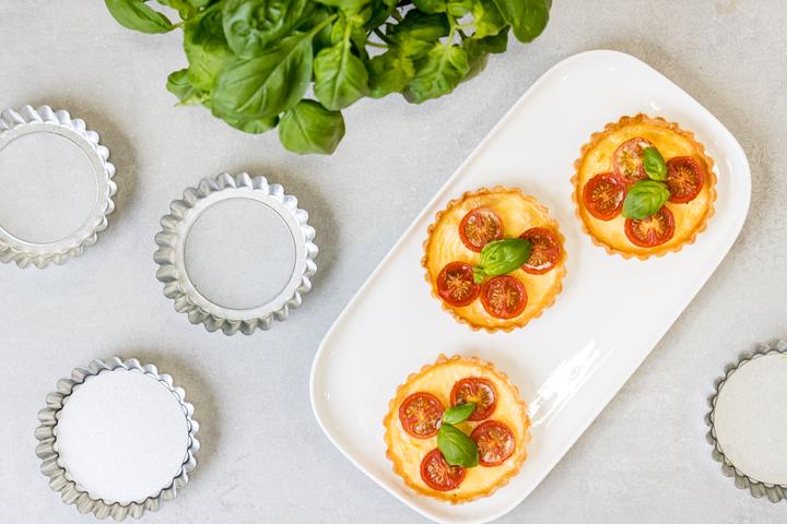 Actual product image Kitchen Craft Cupcake tins (10 cm)