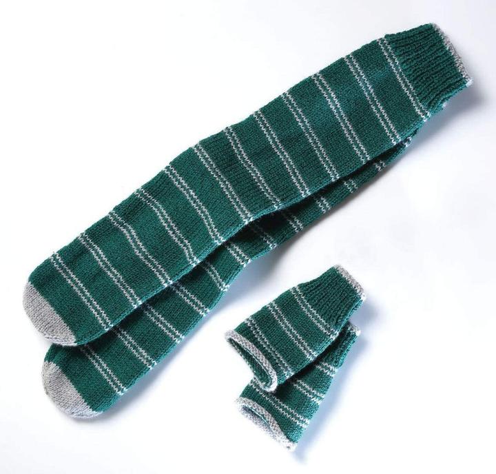 Actual product image Thumbs Up Harry Potter - Slytherin knit set house socks and mittens
