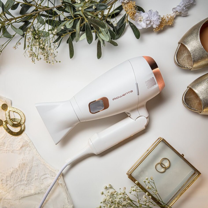 Actual product image Rowenta Ultimate Experience CV9240F0 hair dryer copper