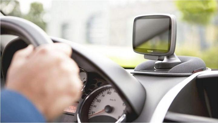 Produktbild TomTom Adapterplatte zur Armaturenbrettbefestigung