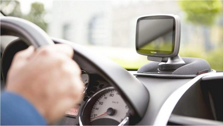 Actual product image TomTom Adapter plate for dashboard mounting