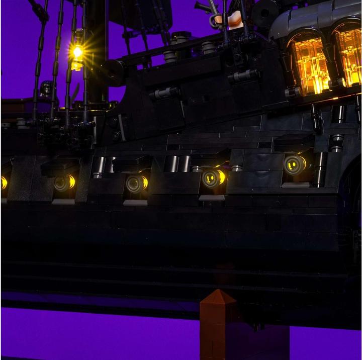 Immagine prodotto Light my bricks LMB 2.0 Kit di illuminazione a LED per LEGO® 10365 Nave pirata del Capitano Jack Sparrow