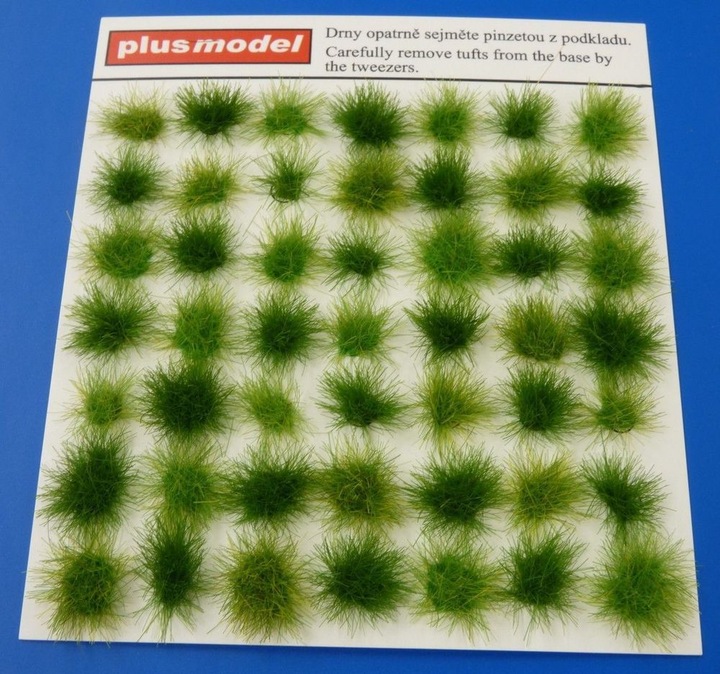 Plus Model Tufts de vert d'herbe