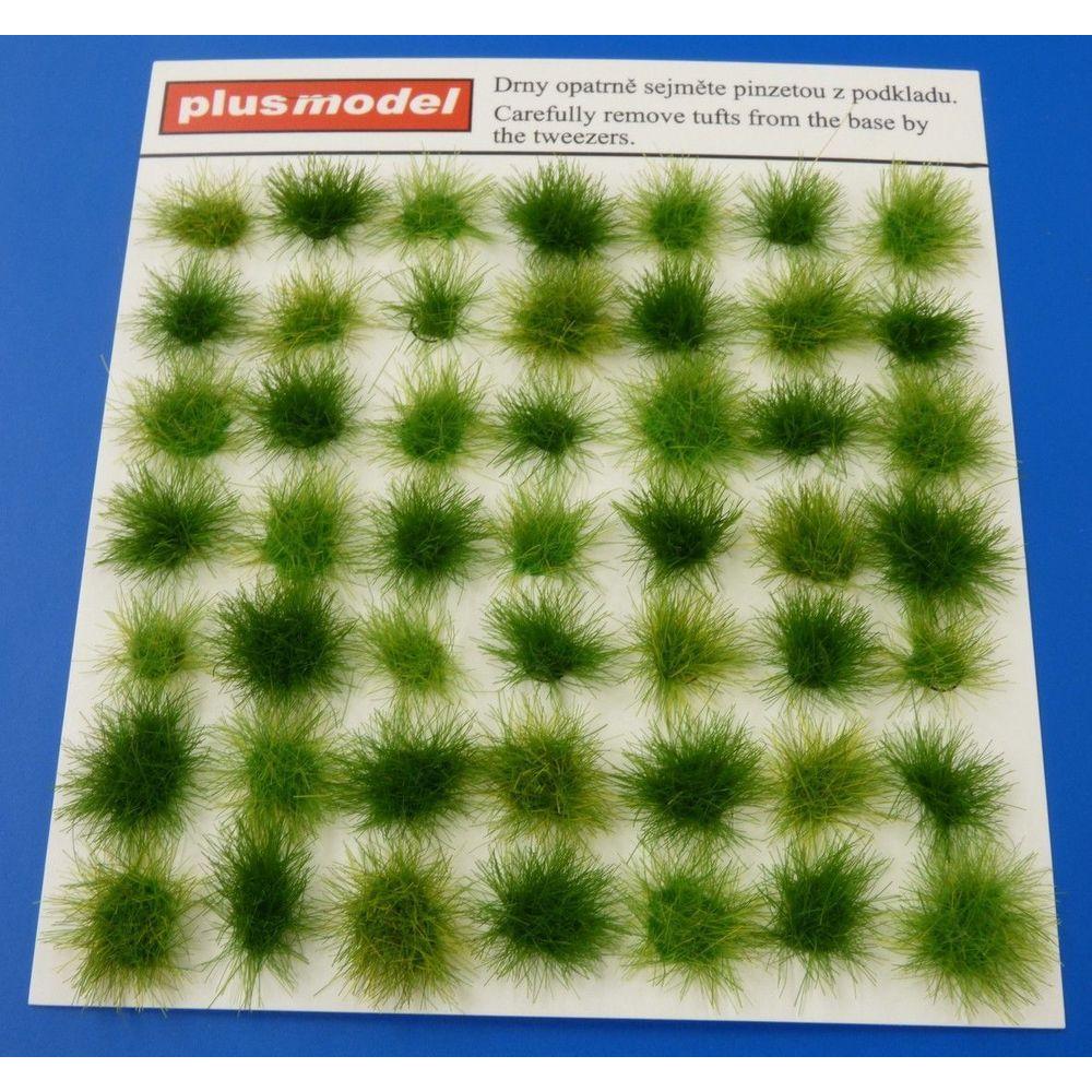 Plus Model Tufts of grass-green