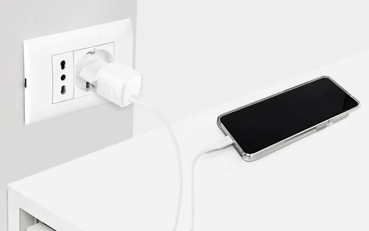 Actual product image Puro Super Mini wall charger 20W, USB-C, data transfer, fast charging, white (20 W)