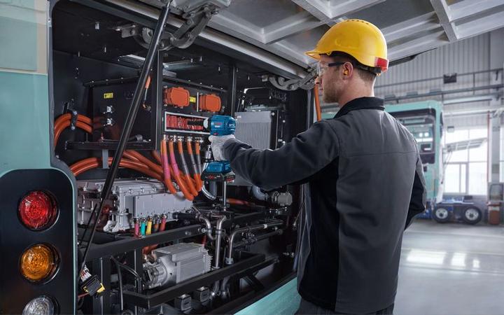 Produktbild Bosch Professional Akku-Drehschlagschrauber IDS 18V-200 T Industrial (Akkubetrieb)