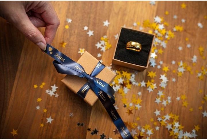 Produktbild Brother TZe-RN34 (1.20 cm, Blau, Gold)