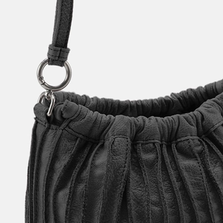 Produktbild FredsBruder Say Hello Beuteltasche Leder 22 cm (5 l)