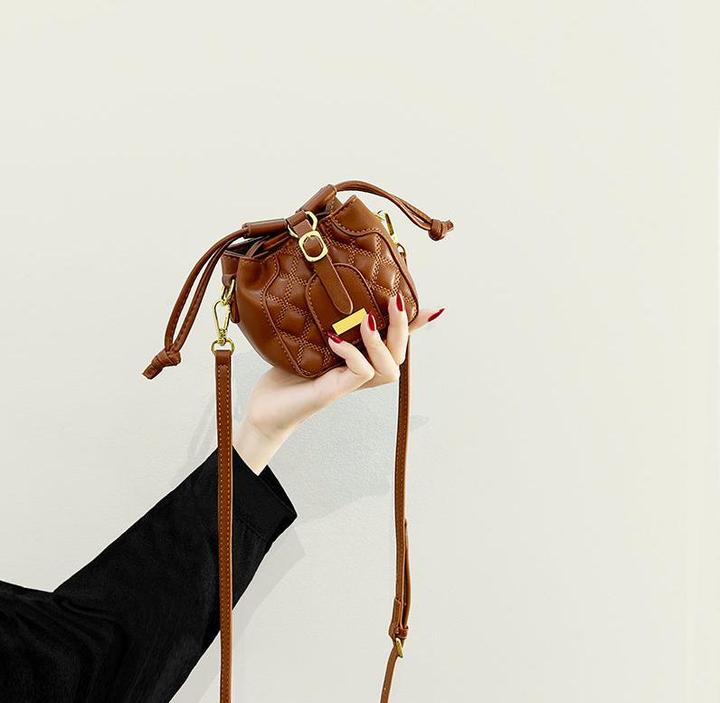 Immagine prodotto Only-Bags.Store Schicke Mini Crossbody Bucket Bag - Kollektion Frühjahr/Sommer 2024, luxuriöse Textur