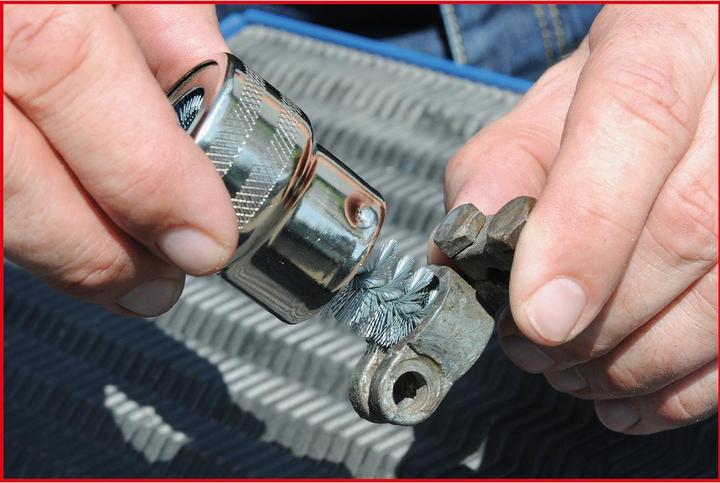 Actual product image KS Tools Battery terminal cleaning brush.120mm