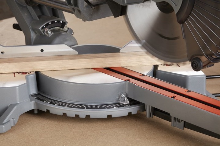 Immagine prodotto Black & Decker Sega da 2100 Watt per tagli e smussature da 254 mm