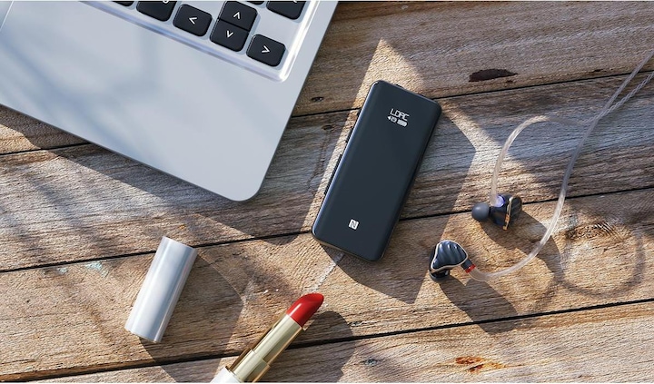 Actual product image FiiO BTR5 2021 USB-C and Lightning (USB-DAC, gain switch, Microphones, Bluetooth)