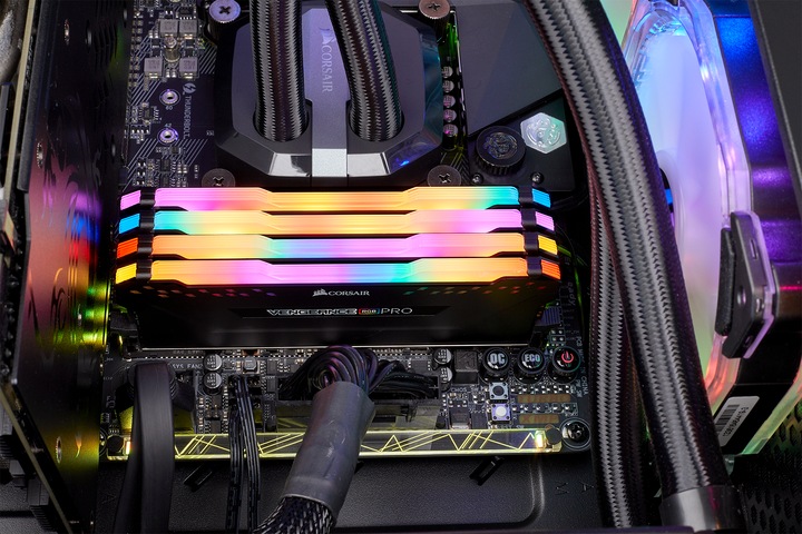 Produktbild Corsair DDR4 C16, 288-pin, Intel XMP 2.0 (4 x 32GB, 3200 MHz, DDR4-RAM, DIMM)
