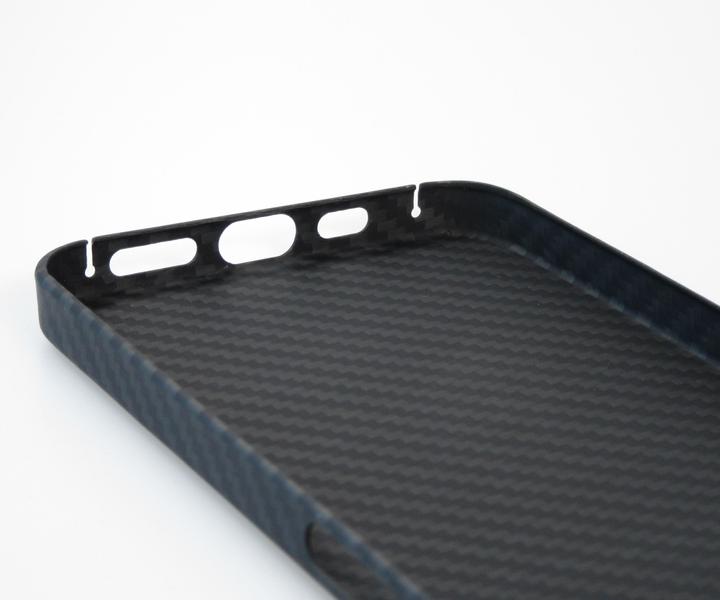 Actual product image Carbomile Cover Protective case made of real aramid carbon fibre (Apple iPhone 13)