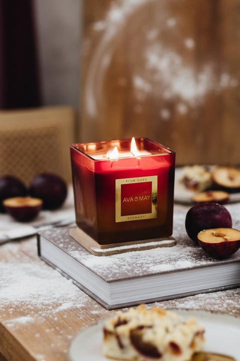 Produktbild Ava & May Duftkerze Plum Cake, 450 g (450 g)