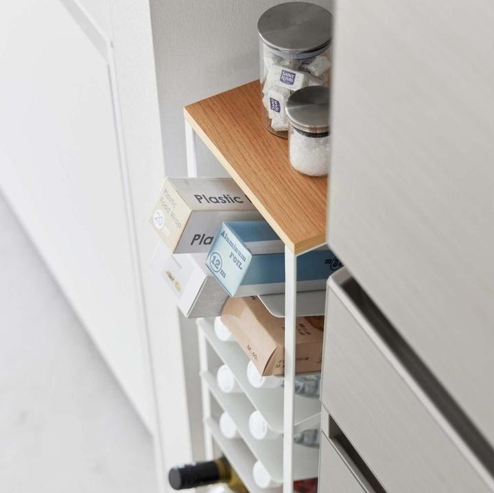 Actual product image Yamazaki 8-stöckiges Flaschenregal mit Holzablage TOWER (16 Fl.)