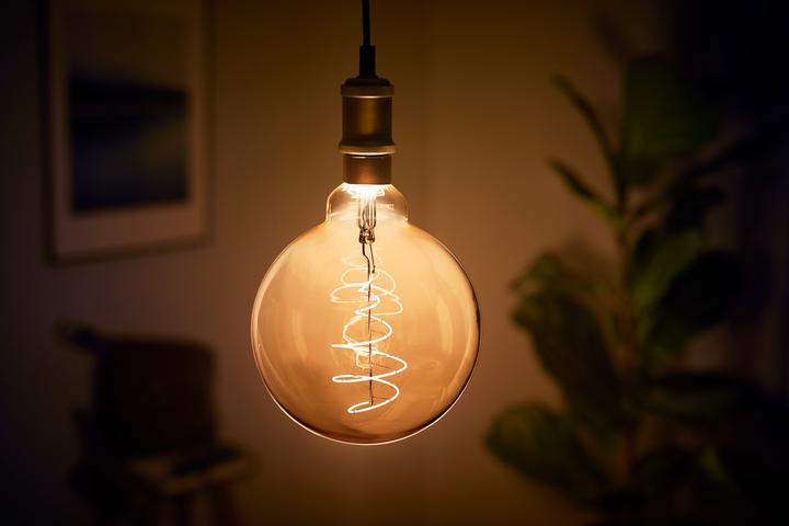 Produktbild Philips LED EyeComfort (E27, 4.50 W, 300 lm, 1 x, F)