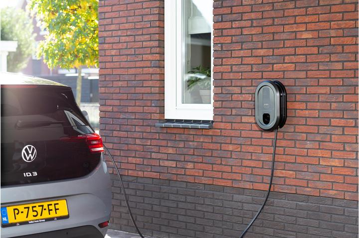 Produktbild Ratio Electric Ladestation Solar 11 - 22 kW, Typ 2, WLAN/LAN/BT, 7.5 m (Typ 2, 22 kW, 32 A, Fest verdrahtet)