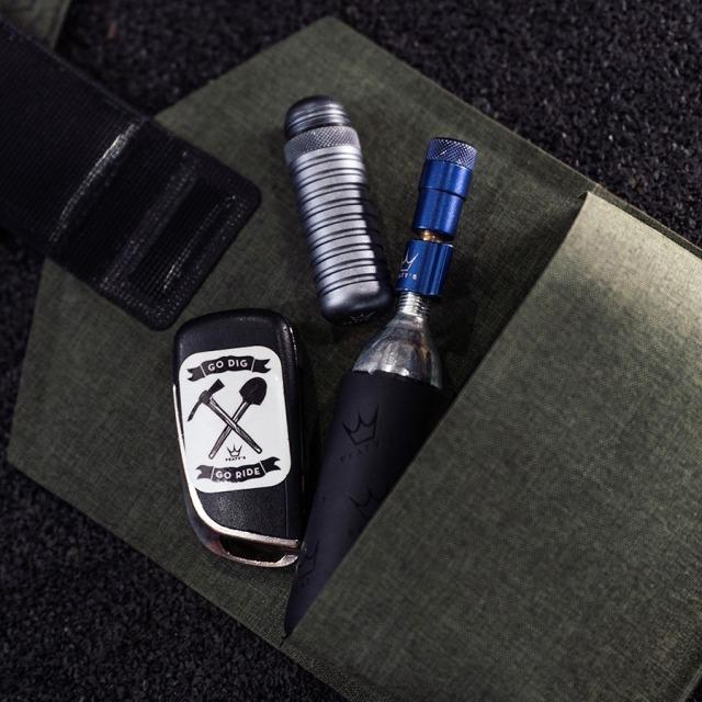 Produktbild Peaty's HoldFast Trail Tool Wrap - Moss Green (Rahmentasche)