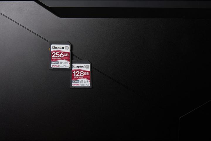 Productafbeelding Kingston Canvas React Plus SDXC UHS-II 300R/260W U3 V90 voor /4K/8K (256 GB, SDXC, U3, UHS-II)