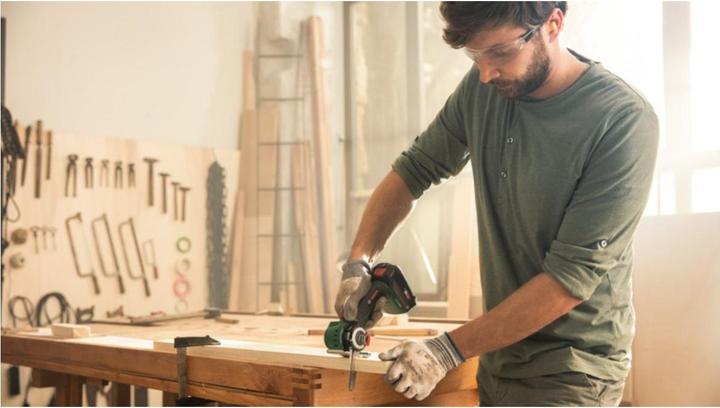 Actual product image Bosch Home & Garden AdvancedCut 18 with battery (Battery chain saw)