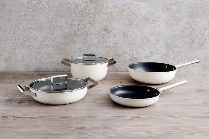 Produktbild Smeg CKFC2411CRM Schmortopf Ø 24 cm mit Glasdeckel, 2 Griffe, creme (24 cm, Bräter + Schmortopf)