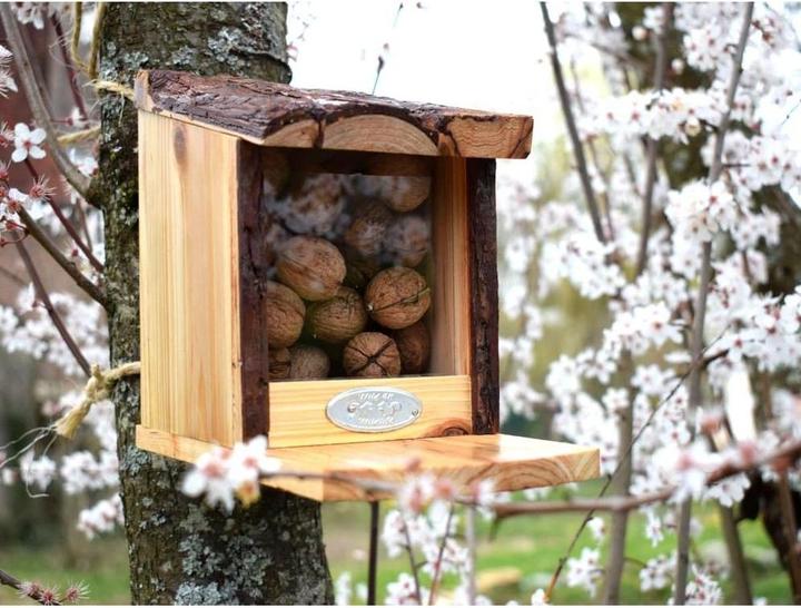 Actual product image Esschert Design Squirrel feeder with bark roof