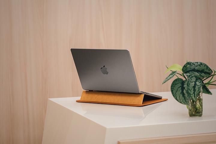 Produktbild Moshi Muse 14" braunes Gehäuse (14", Apple)