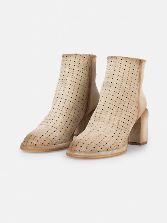 Image du produit Felmini Simona D761, une bottine qui redéfinit l'élégance, avec une tige perforée et une semelle intérieure (40)