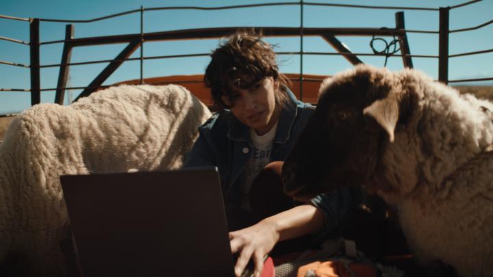 Produktbild ASUS ProArt OLED H7606WX-SE003X QWERTY (16", 2000 GB, 64 GB, Eng. Int.)