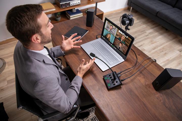 Produktbild Roland UVC-02 Web Presentation Dock