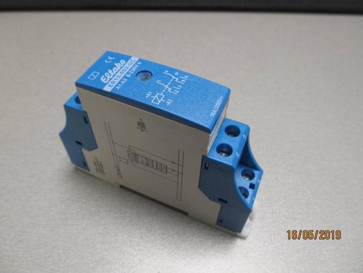 Actual product image Eaton Pilot Light Flush Yellow Inc Contacts