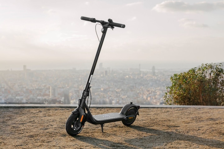 Actual product image Segway-Ninebot F2E (25 km/h, 40 km, 400 W)